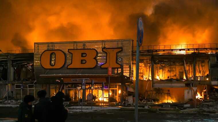 Халатность или поджог ради страховки: Почему под Москвой дотла сгорел гипермаркет ОБИ