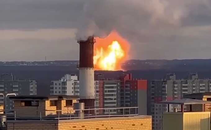Момент взрыва во время пожара в Санкт-Петербурге попал на видео