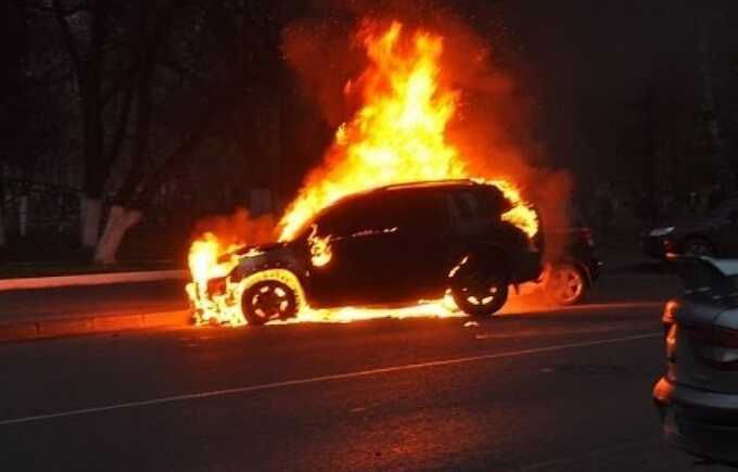 Машину главного конструктора ГЛОНАСС сожгли неизвестные в Москве