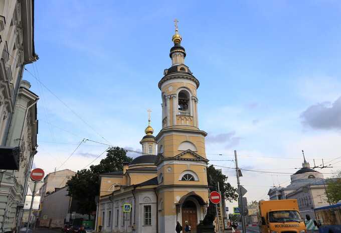 В центре Москвы женщина украла одежду прихожан во время церковной службы