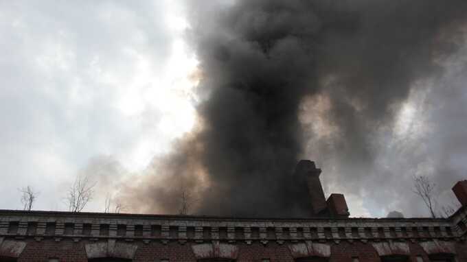 Жители Новосибирска жалуются на "ядовитый дым из труб исправительной колонии", который отравляет воздух недалеко от центра